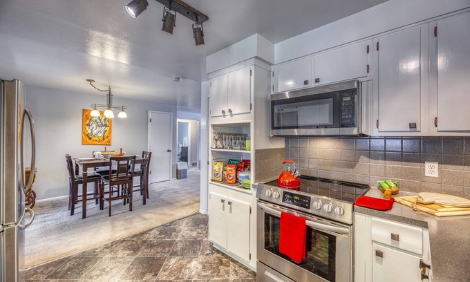 Morse Park House | Business Traveler Triplex – Spacious & Convenient