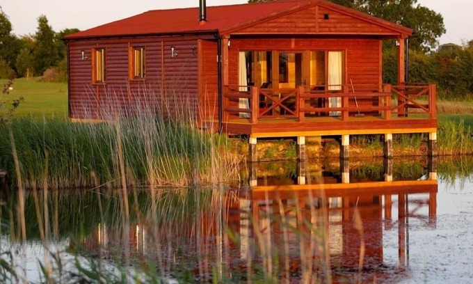 Boston Apartment | Butterfly Lodge - 3 bedroom cabin with Lake view