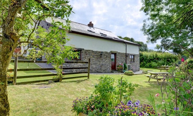 Brayford House | Button Stable - Three Bedroom House, Sleeps 6