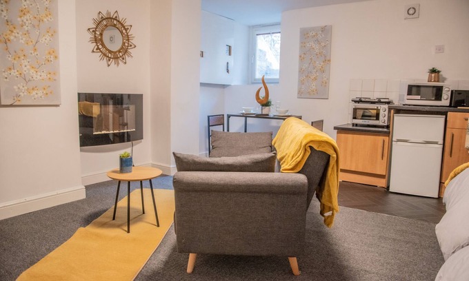 Bradford Apartment | Bv Comfy Basement At Manningham Bradford