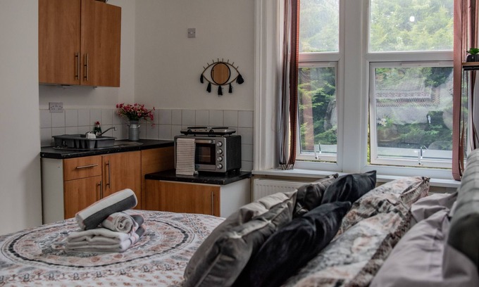 Bradford Apartment | BV Comfy Budget Studio
