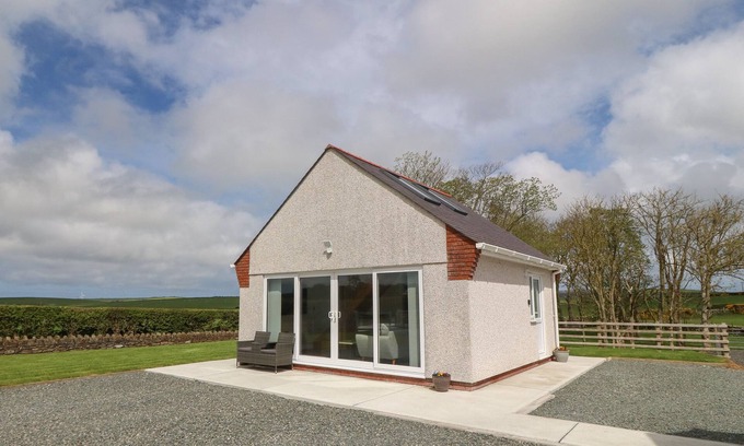 Rhosgoch Cottage | BWTHYN CAE'R EFAIL, character holiday cottage in Cemaes Bay