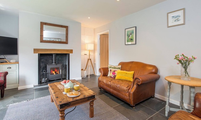 Keeston Cottage | Bwthyn Clyd, Holiday Cottage Keeston, Near Newgale, Sleeps 6, 3 bedrooms, bathrooms