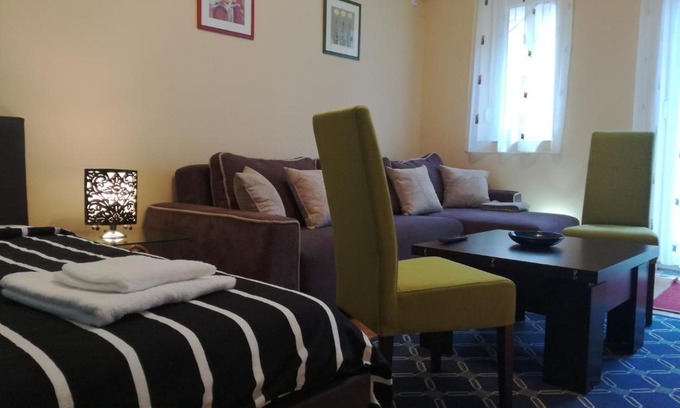 Stari Grad Apartment | BY THE PARK free parking