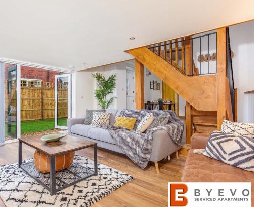 Longford House | ByEvo Oswestry Barn - Quirky romantic retreat or Cosy contractor base