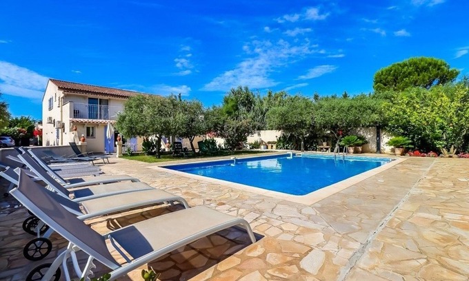 Beaucaire Apartment | Côté Oliviers 6P - Appt avec piscine partagée