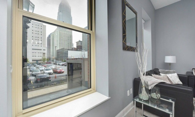Downtown Cleveland Condo | C- Town Suite - Clean, Cozy, Snazzy