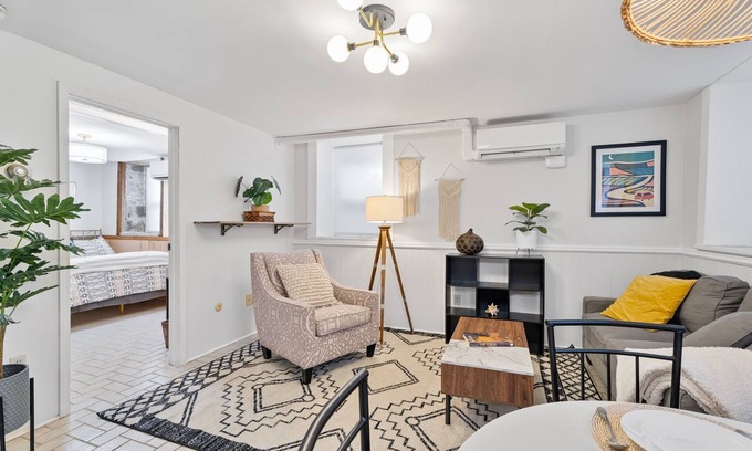Ithaca House | C1: Boho Downtown (2bed/2ba), parking