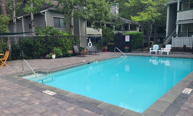 Overlake Apartment | C214 2 bed 2 bath 2nd/top floor of two story building