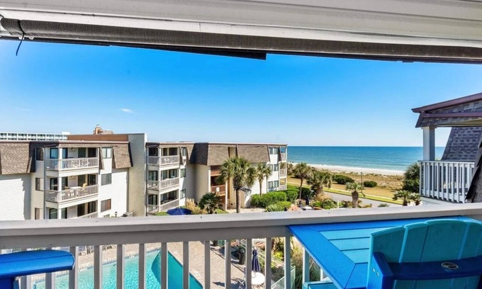 Myrtle Beach Condo | C305 - Charming 2-bedroom condo in fabulous Myrtle Beach, Beach Access,Pool