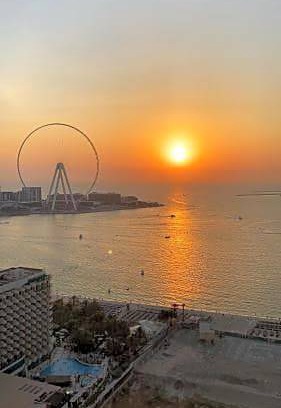 Dubai Marina Hostel | California Hostel Dubai Beach