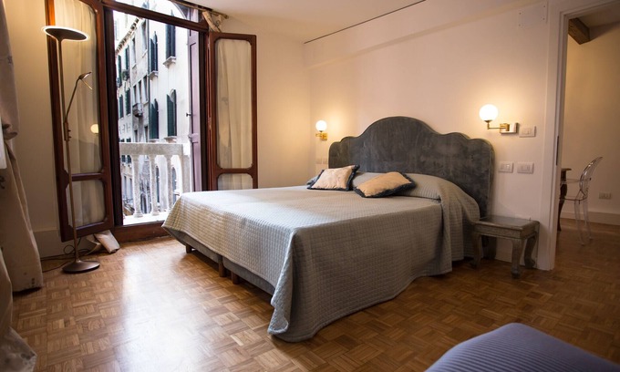 San Marco Apartment | Ca' Nal Apartments, Corte Grimani Inn - GONDOLA