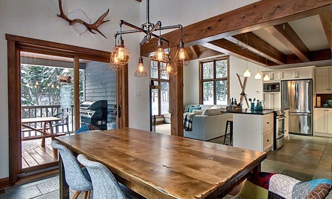 Petite-Riviere-Saint-Francois Ski Chalet | Rustic chic chalet in the forest