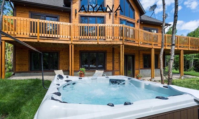 Petite-Riviere-Saint-Francois Ski Chalet | Luxurious cottage with hot tub, pool table near ski slopes Charlevoix