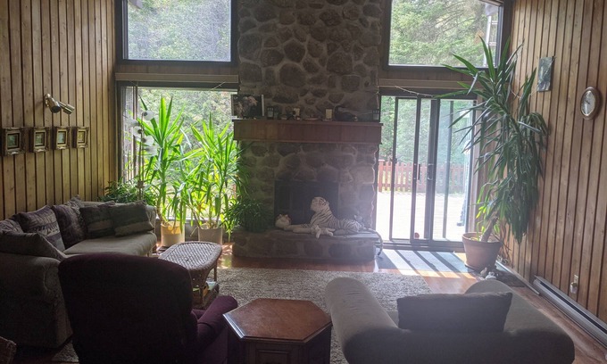 Sainte-Marguerite-du-Lac-Masson House | LaTulippe House -Quiet forest as a backyard!