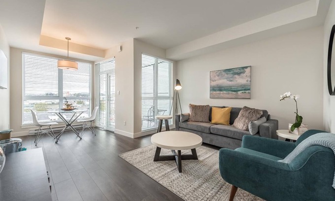 Downtown Victoria Condo | Be the lively cityzen in Cityzen