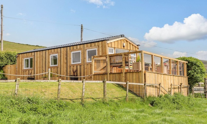 Rhyd-y-clafdy Cottage | CABAN CWTCH (THE COSY CABIN), pet friendly in Llanaelhaearn