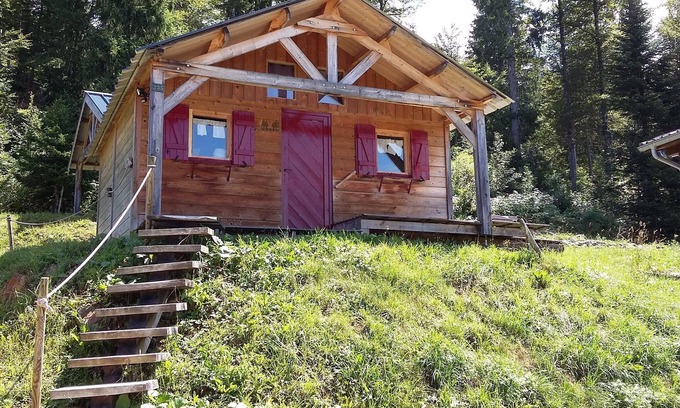 Premanon Ski Chalet | CABANE DE BOUCLE D'OR: 200m from forest tracks and paths