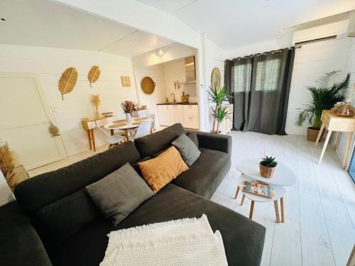 Saintes-Maries-de-la-Mer Apartment | Cabane le Flamant avec jardin, piscine et parking