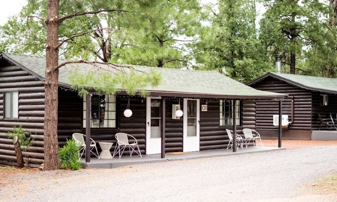 Pinetop Hotel | Cabin 1 "Family Cabin"
