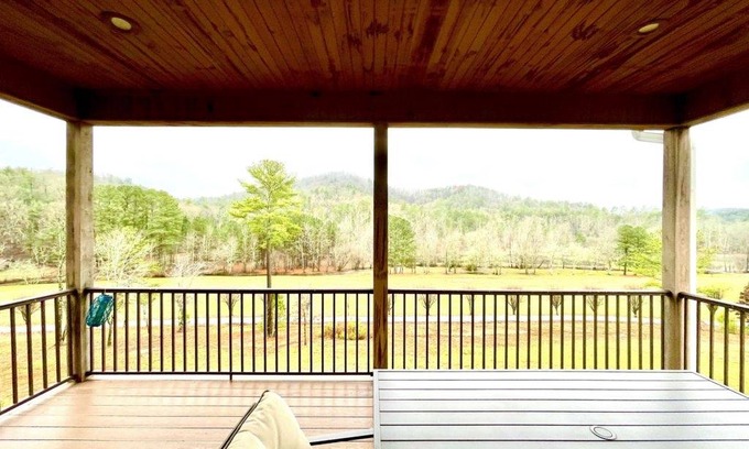 Tellico Plains Cabin | Cabin ∙ 2 bedrooms ∙ 4 guests