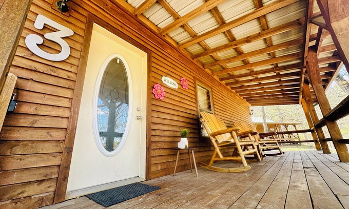 Eureka Springs Cabin | Cabin #3 - Pet/Family Friendly - Giant Spa Tub, Beautiful Ozark Mountain Cabin