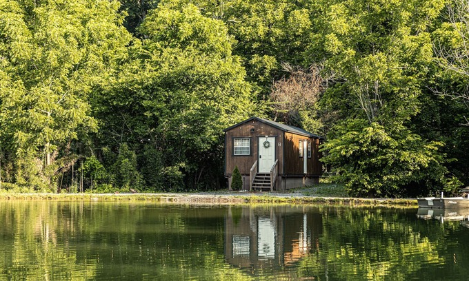 Joelton Cabin | Cabin 4 @ Jones Farm Venue and Cabins