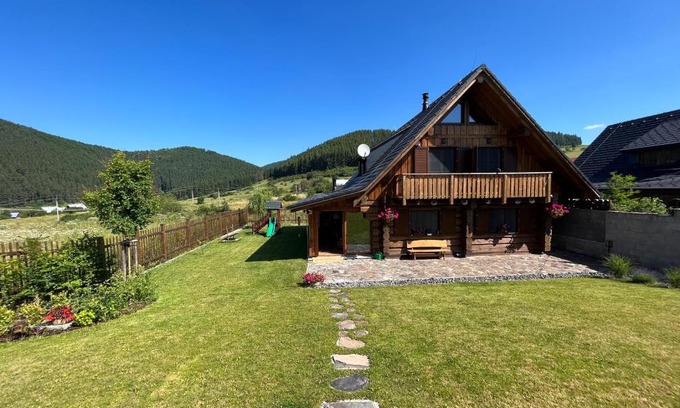 Cicmany House | Cabin House Čičmany- Relaxačné zariadenie s ubytovaním