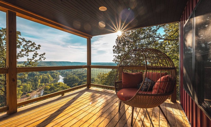 Jerome Cabin | Cabin In The Sky overlooking the Gasconade river close to Fort Leonard Wood