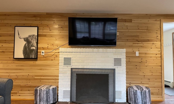 Ludlow House | Cabin less than 5 mins from Jackson Gore & Okemo