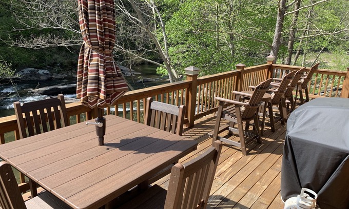 Robbinsville Cabin | Cabin on Hwy 129 overlooking Cheoah River - 8 miles to Tail of the Dragon