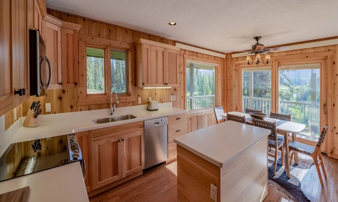 Sublette County Apartment | Cabin on Private Ranch Sleeps 10