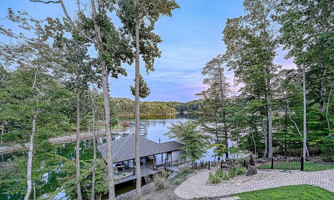 Moneta House | Cabin on the Cove - Luxe lakefront cabin on 5 acres with huge dock