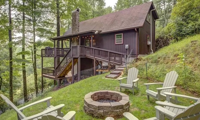 Fleetwood Cabin | Cabin Retreat With Mountain and Water Views! Foosball, Fire Pit, AC