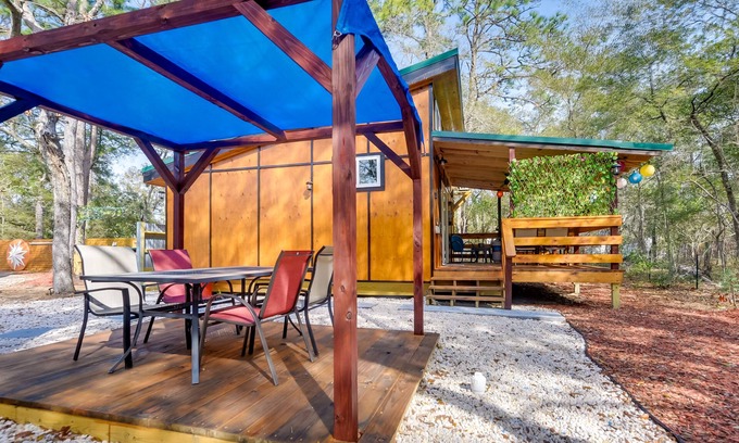 Supply Cabin | Cabin w/Deck & Fire Pit: 2 Mi to Holden Beach!