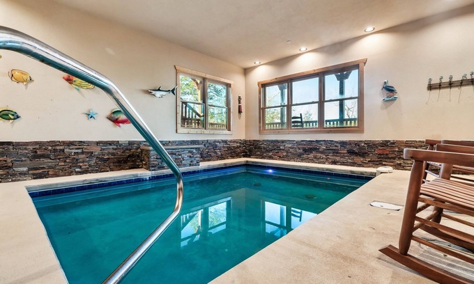 Gatlinburg Cabin | Cabin with beautiful views of the Smokies 6BR/8BA