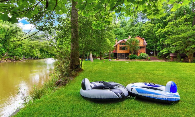 Ellijay Cabin | Cabin Zen. Riverfront. Hot Tub. Fire-Pit. Arcades. Pet-Friendly. Sleeps 8+