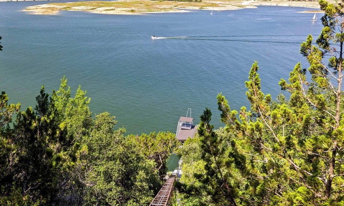Eck Lane on the Lake Cabin | Cabins on the Lake | 5BR | Boat Dock | Firepit