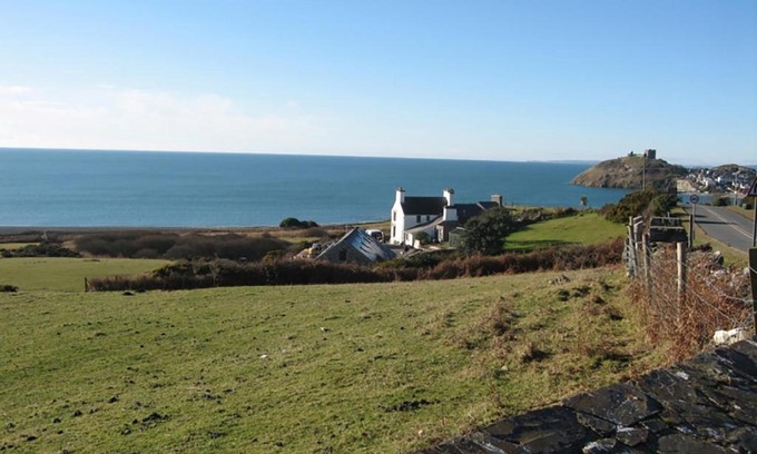 Criccieth House | Cae'r Dyni Caer Dyni