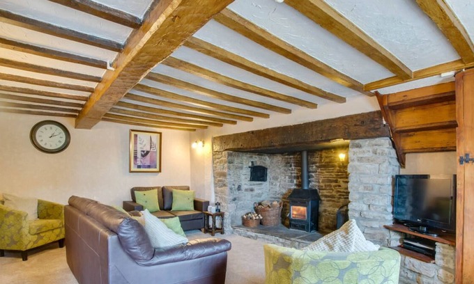 Builth Wells House | Cae'r Mynach Cottage