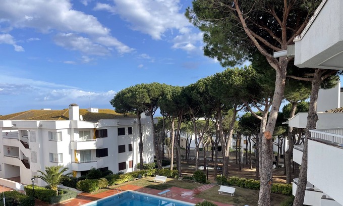 Calella de Palafrugell Apartment | Calella - La Pineda. Walking distance to Beach, w/ swimming pool & parking.