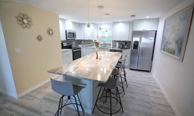 South Venice Apartment | Calico Room Manasota Delux Villas