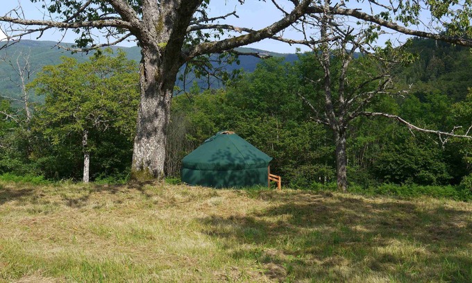 Laprugne Cabin | Calm and cocooning, the Marguerite yurt