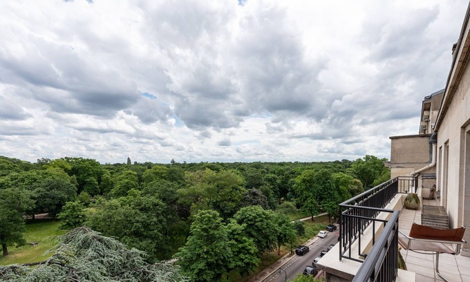 12th Arrondissement Apartment | Calm Apt. for 6, with an exquisite view over the forest LET