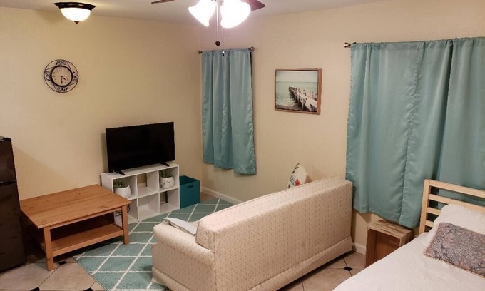 Harbor Apartment | Calm Oasis