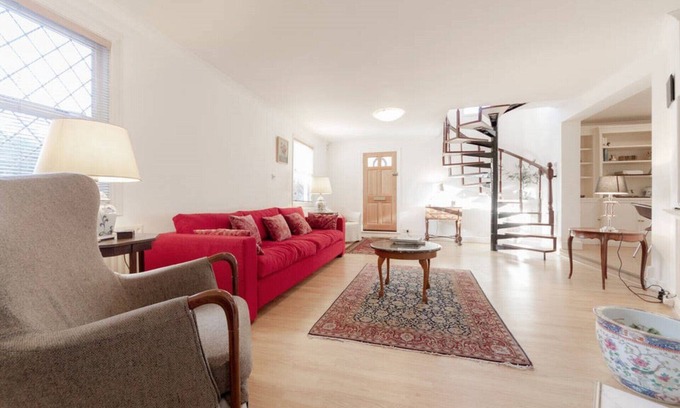 Barnes Cottage | Calm & Spacious Cottage in Barnes Village SW13, 30 Minutes from Downtown London