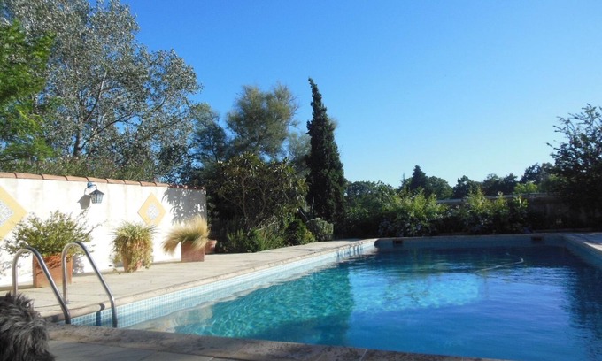 Aigues-Mortes House | Camargue farmhouse 900 meters from the ramparts in the heart of nature. Pets welcome.
