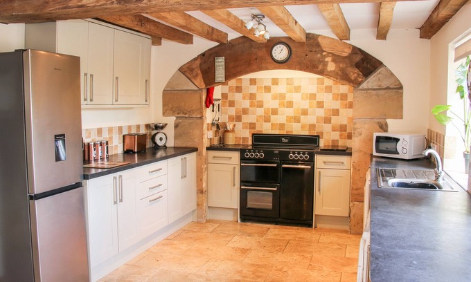 Billingsley Cottage | CAMDEN COTTAGE, family friendly, with open fire in Cleobury Mortimer