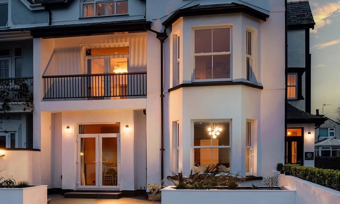 Abersoch House | Camellia House, indulge in luxury at our Victorian gem in the heart of Abersoch!
