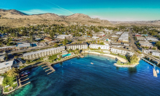 Chelan Hotel | Campbell's Resort